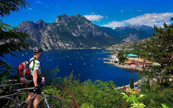 House Campi Lägenhet Riva del Garda Exteriör bild